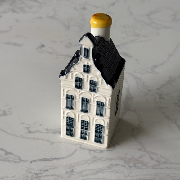 KLM #25 Blue Delft House by BOLS - Picture 1 of 6